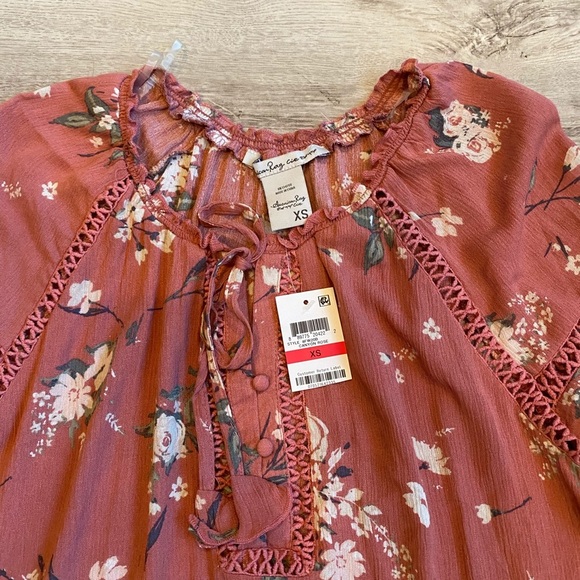 AMERICAN RAG junior lace-trimmed long sleeve top/size XS - Picture 4 of 4